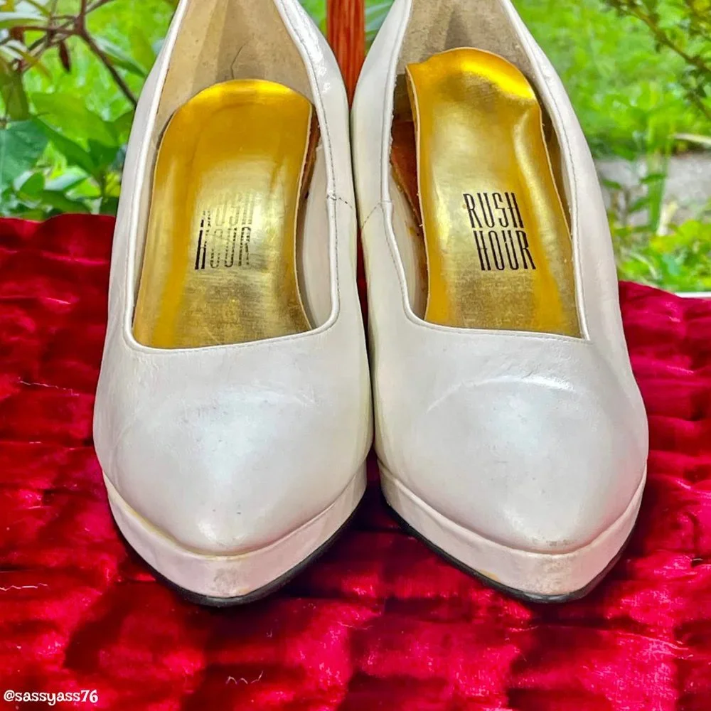 ▪️VTG▪️RUSH HOUR▪️1980's Ivory Leather Platform Pump Heels